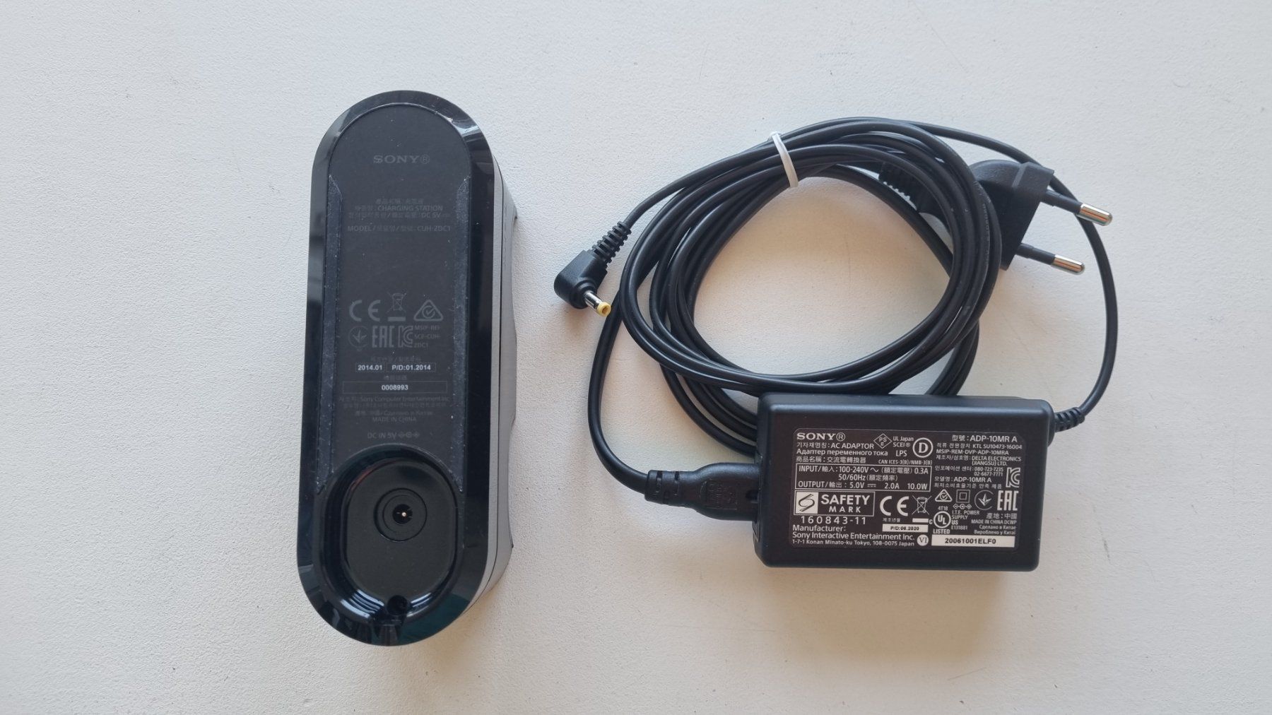 Sony Manettes: Original PS4 Playstation 4 Controller Ladestation – D'occasion à Birsfelden par val_d9c2 2