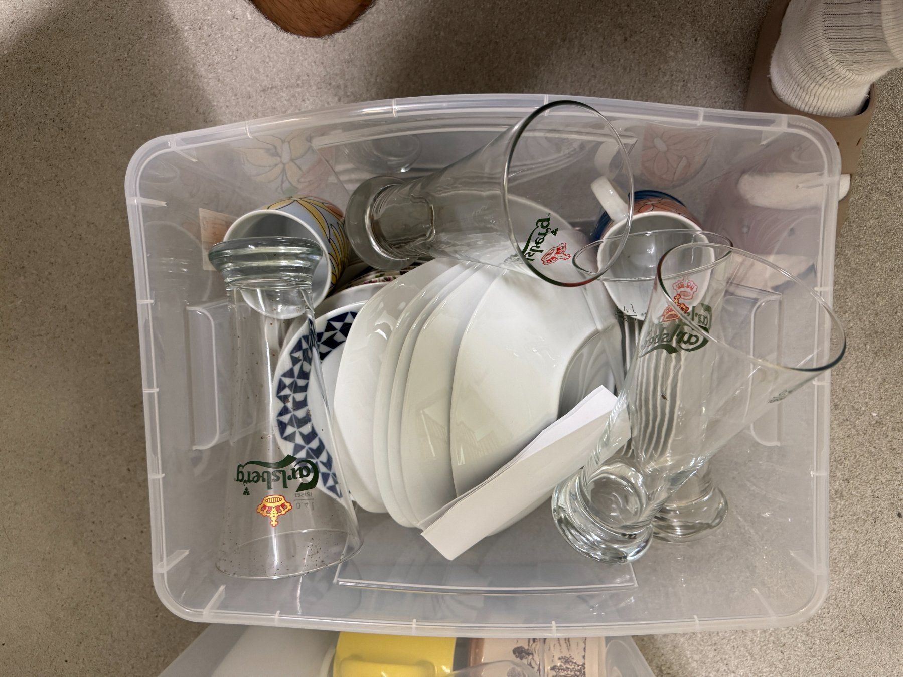 Services de table: Box of Mixed Glassware & Dishes – D'occasion à Zürich par dazzy_91 1