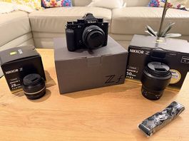 Nikon Zf + 3 NIKKOR Z Objektive - neuwertiger Zustand
