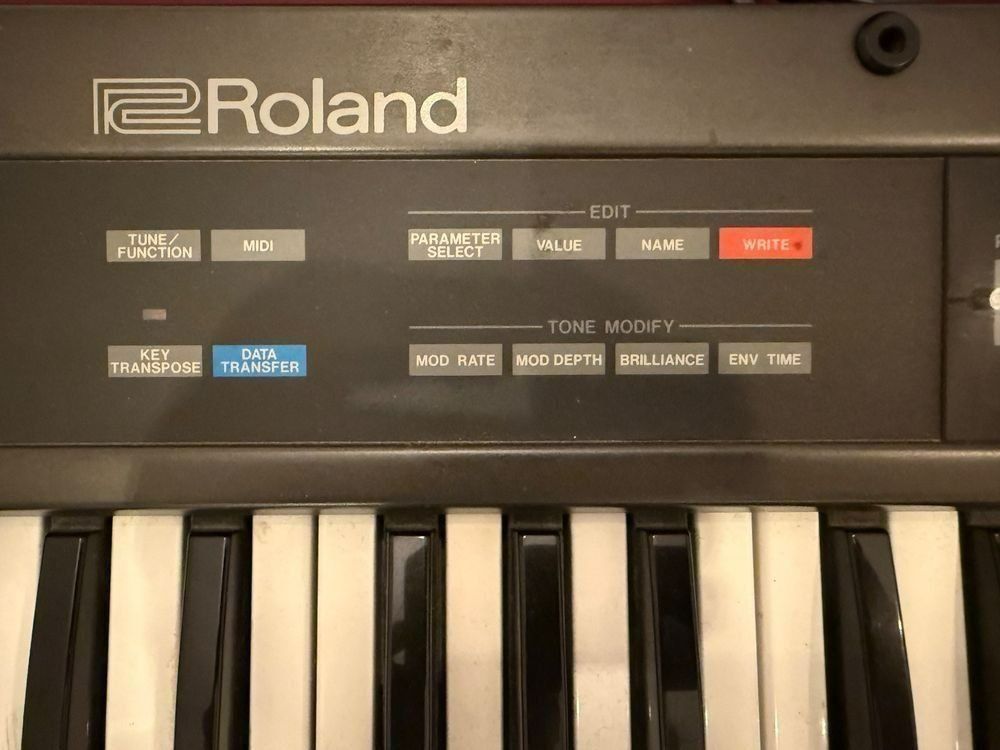 Roland Strumenti musicali: Legendärer Roland Alpha Juno 2 Synthesizer – Usato da Gossau venduto da K.A.S 2