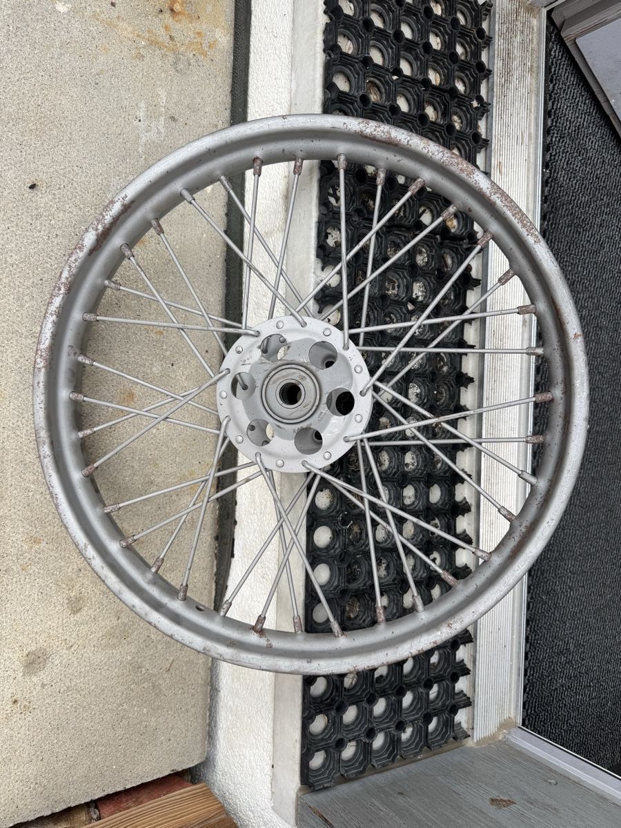 Pneus & Roues: Originales Indian Speichenrad  – D'occasion à Aathal-Seegräben par Romeo8607 1