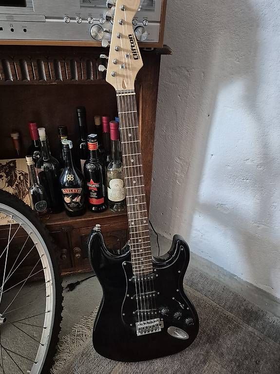 Strumenti musicali: Chitarra elettrica  – Usato da Tenero venduto da isy_mega 1