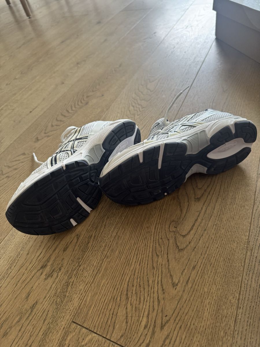 Asics Scarpe da uomo: ASICS sneakers  – Usato da Vésenaz venduto da ZC 3