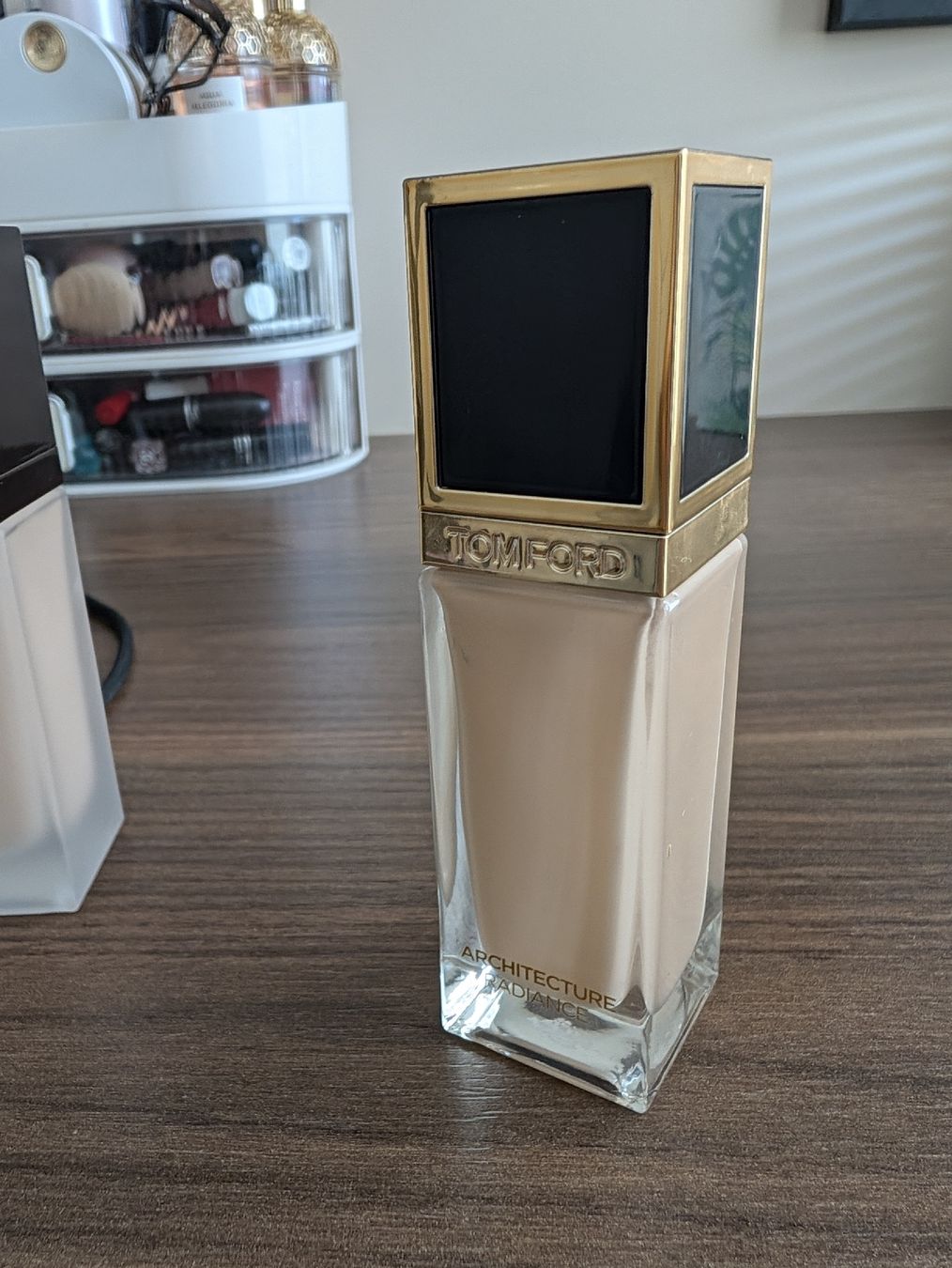 Tom Ford Maquillage: Fond de teint Tom Ford Architecture 4.5N Buff 30ml – D'occasion à Buchillon par BarbaraS-D 1