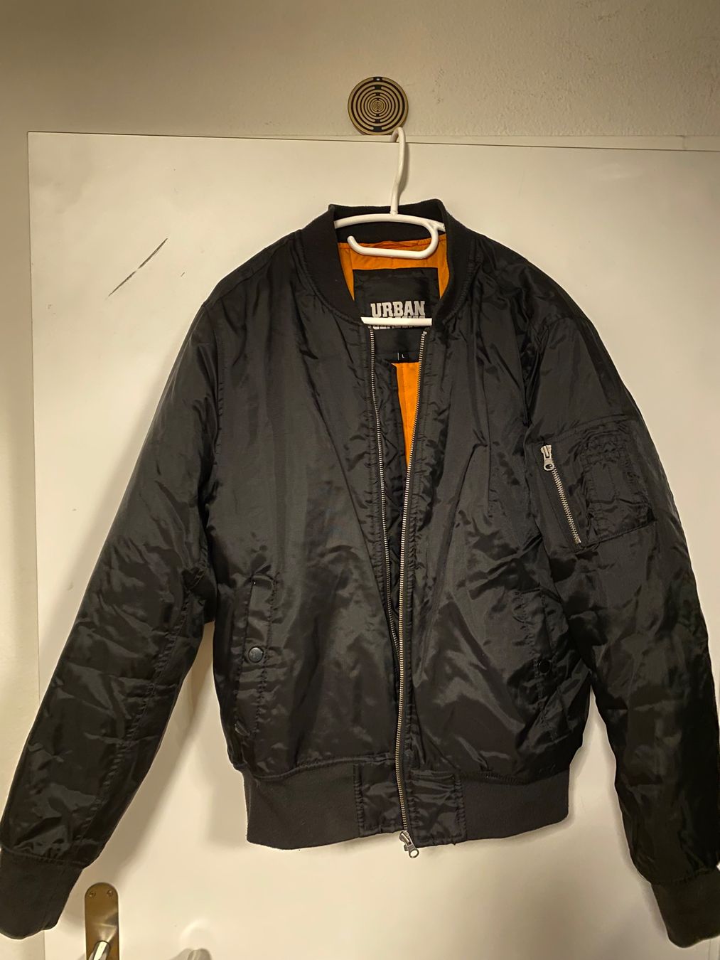 Snipes Jacken: Schwarze Bomber Jacke Snipes – Gebraucht aus Kriens von iMuha100
