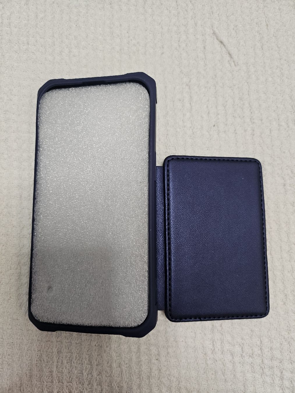 Apple Cover & Protezioni schermo: Hülle Iphone 14 ProMax – Nuovo e nell'imballaggio originale da Sirnach venduto da Dglarnerin72 2