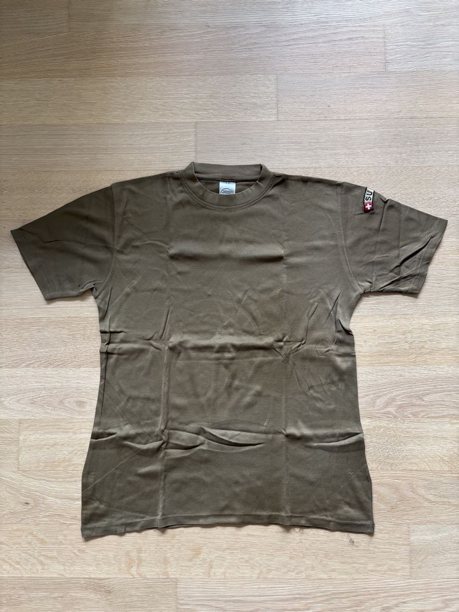 Schweizer Armee T-shirt: Schweizer Armee Shirt (Gr. 52) – Usato da Wallisellen venduto da simeli94