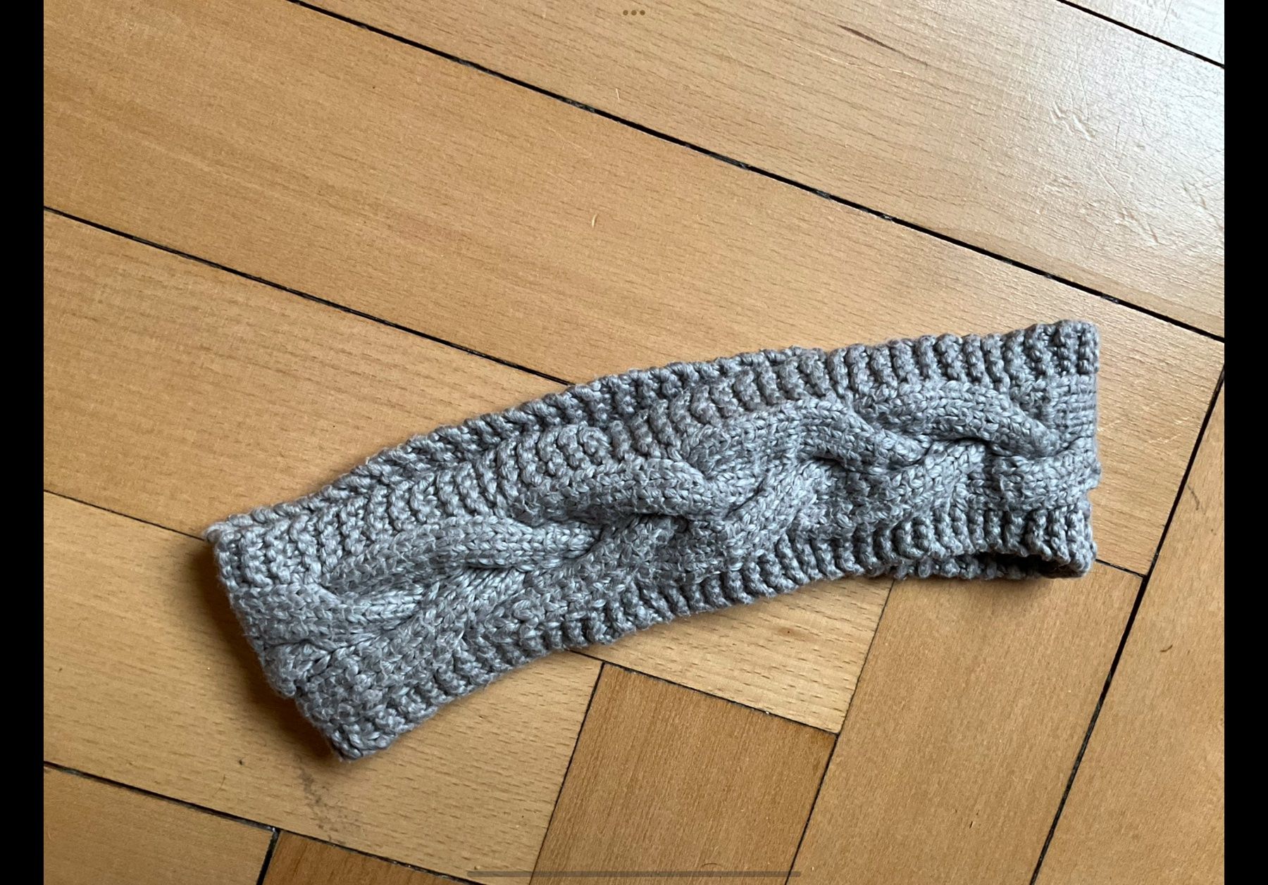 Dekobänder: Graues Stirnband, Strick, Zopfmuster – Gebraucht aus Zürich von lisa.alessia93