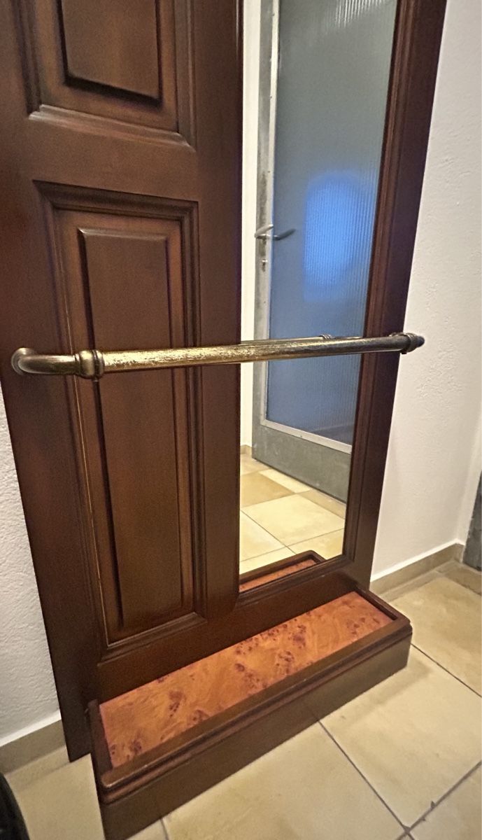 Guardaroba: Elegante antike Garderobe mit Spiegel – Usato da Oftringen venduto da Michaels011 2