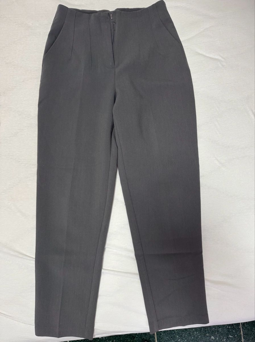 Hosen: Elegante damen Hose Grau  – Neu (gemäss Beschreibung) aus Spreitenbach von mar_7f8c