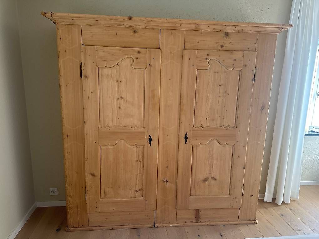 Armadi: Antiker Schrank 18. JH – Usato da Gümligen venduto da hakunamatata17