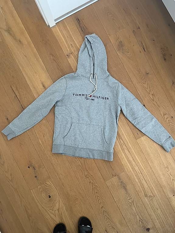 Tommy Hilfiger Pulls & Sweat-shirts: Tommy Hilfiger Kaputzenpullover – D'occasion à Murten par bea_n5yn