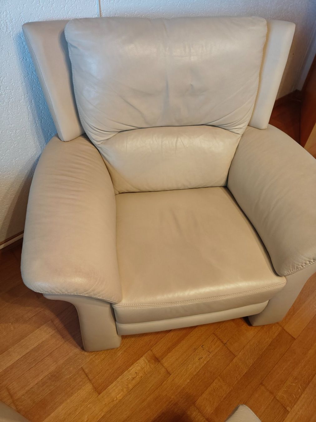 Poltrone: Ledersessel-Set beige - 2 Sessel + Ottoman - 1990er-2000er – Usato da Birr venduto da DisDas 6