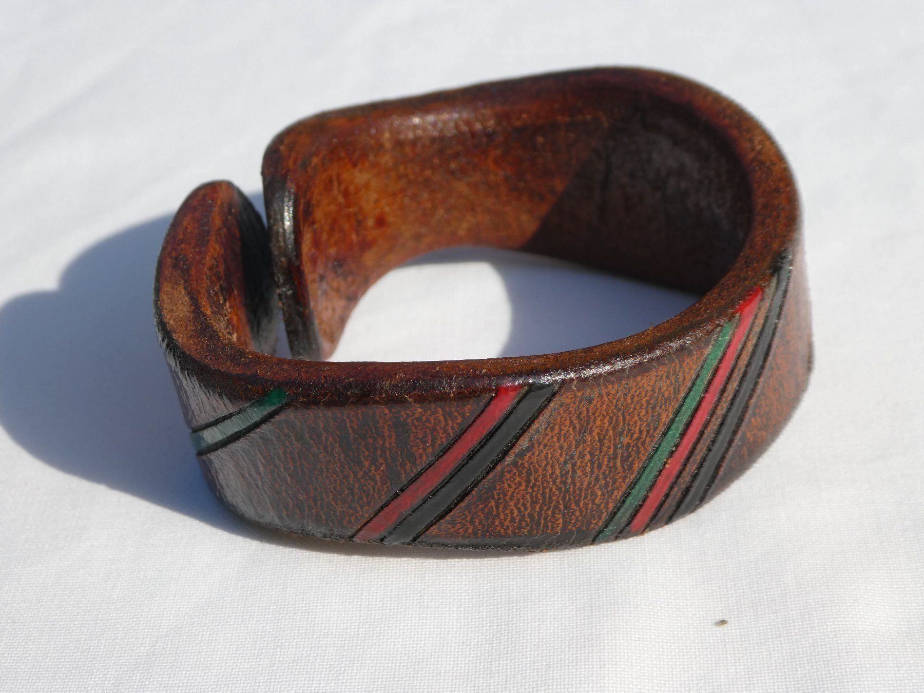 Bracciali & Braccialetti: Dickes Armband aus Leder, neuwertig – Nuovo (secondo la descrizione) da Gattikon venduto da kaandooh