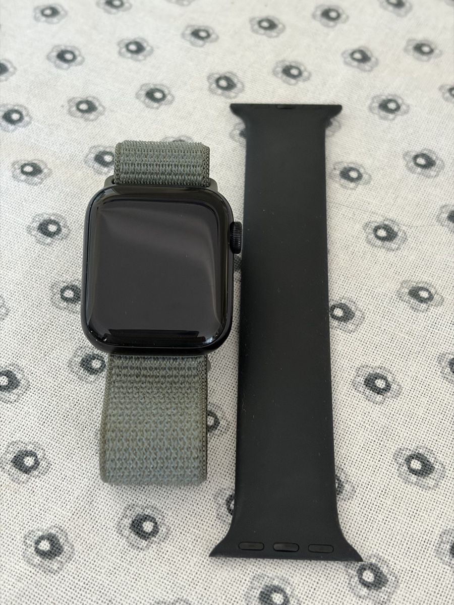 Apple Smartwatch: Apple Watch SE GPS 4mm – Usato da Tagelswangen venduto da Gizzmo..77 2