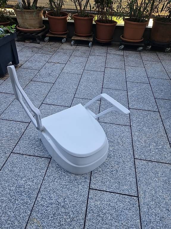WC: Rialzo WC DIETZ SmartFix con braccioli regolabile – D'occasion à Losone par Boeder1 2