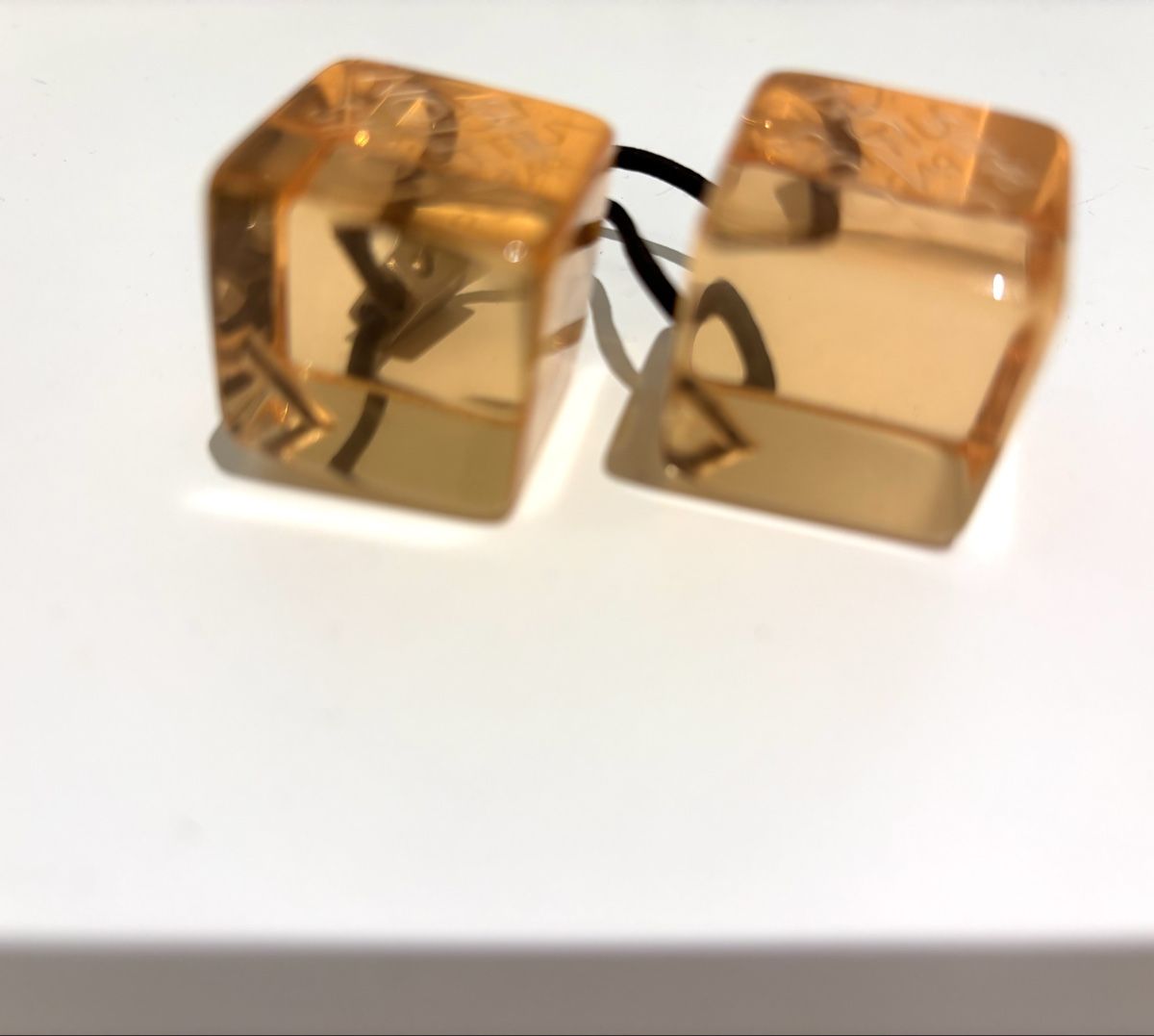 Louis Vuitton Accessori per capelli: Original Louis Vuitton Hair Monogram Cube – Usato da Winterthur venduto da Atelier.W.Maison 4