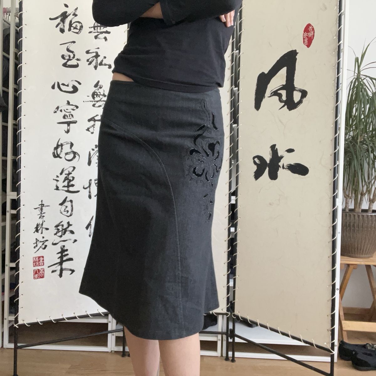 Gonne: Vintage Denim Midi Skirt – Usato da Kriens venduto da tiy_wxz5 2