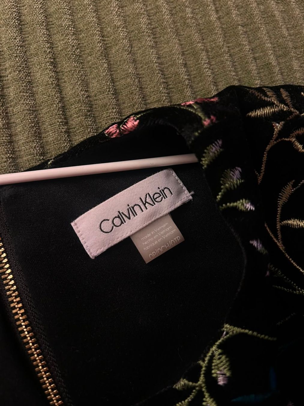 Calvin Klein Robes: Calvin Klein Samtkleid 🌸 – D'occasion à Winterthur par hostertli 2