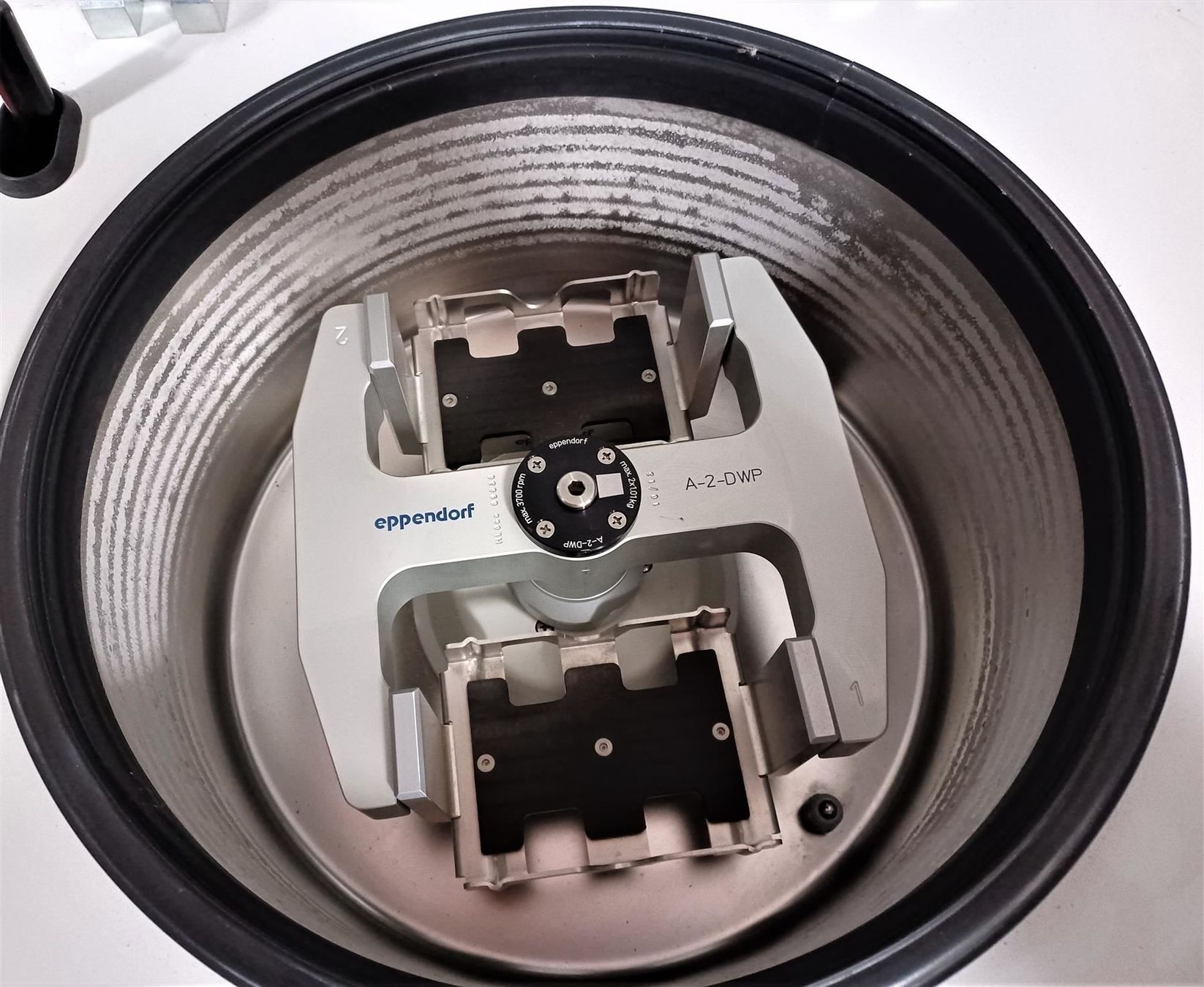 Accessori da laboratorio: Eppendorf 5804 R Centrifuge – Usato da Niederdorf venduto da LeptonAG_Labor 6