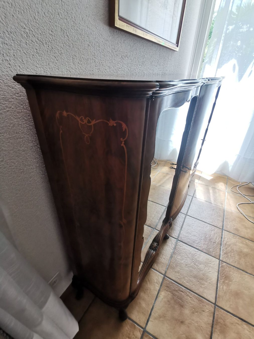 Credenze: Elegantes Buffet Echtholz mit Glasscheiben – Usato da Roggwil BE venduto da lafleuron 1