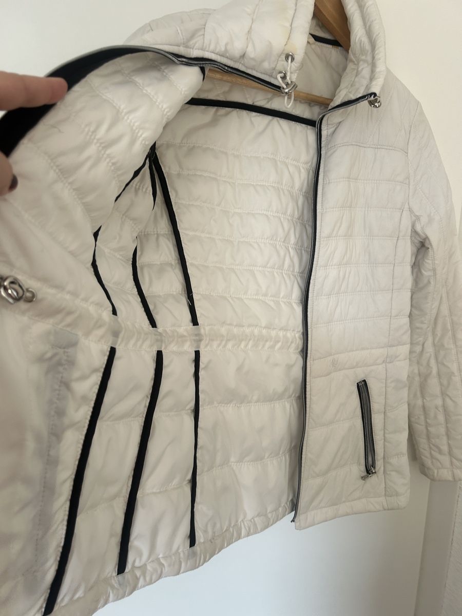 Guess Giacche: Guess White light Padded Jacket - Ladies Size S – Usato da Marin-Epagnier venduto da Kty_1907 2