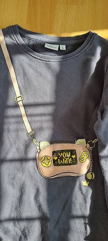 Maglioni & Felpe: Name it Sweatshirt mit Tasche Gr. 116 grau – Usato da Hombrechtikon venduto da goe_f996 2