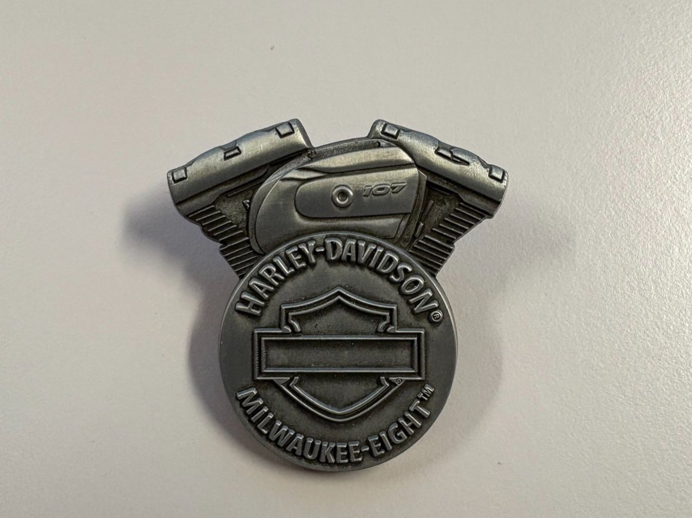 Harley-Davidson Placchette & Badge: Harley-Davidson Milwaukee-Eight Pin, Anstecker, Top! – Usato da Wetzikon ZH venduto da tuningschmiede