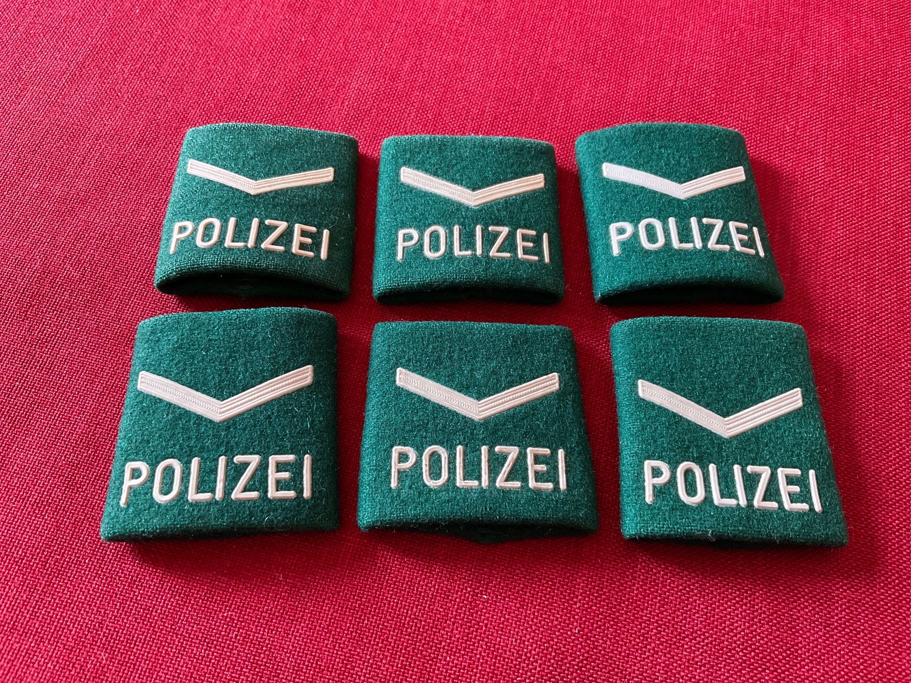 Placchette & Badge: Schweizer Polizei Schulter Abzeichen - komplettes Set (6) – Usato da Lugano venduto da Persepolis