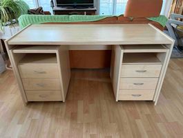 Schreibtisch mit zwei Rollkorpussen