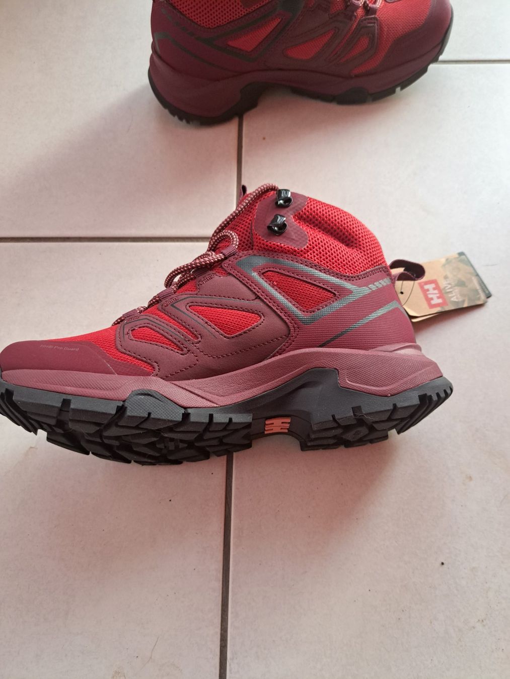 Chaussures femmes: Wanderschuhe Helly Hansen neu – Neuf (Voir description) à Leissigen par mistral44 2