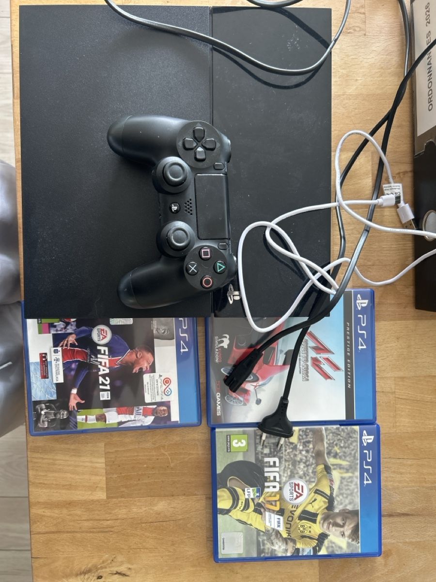Sony Console: ps4+jeux+une manette – Usato da Neyruz FR venduto da vbeguelin