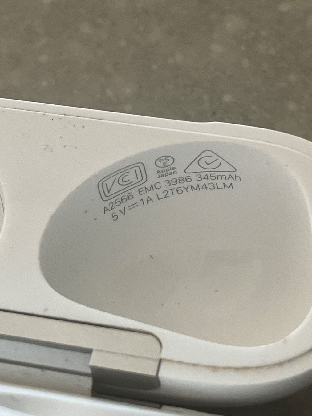 Apple Cuffie: Apple AirPods 3 Case – Usato da Lausanne venduto da mr.v 4