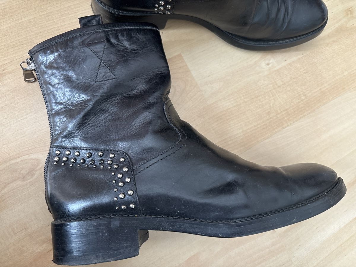 Damenschuhe: Real Rubber Schuhe  mit Nieten, Grösse 36.5 – Gebraucht aus langenthal von rundholz7