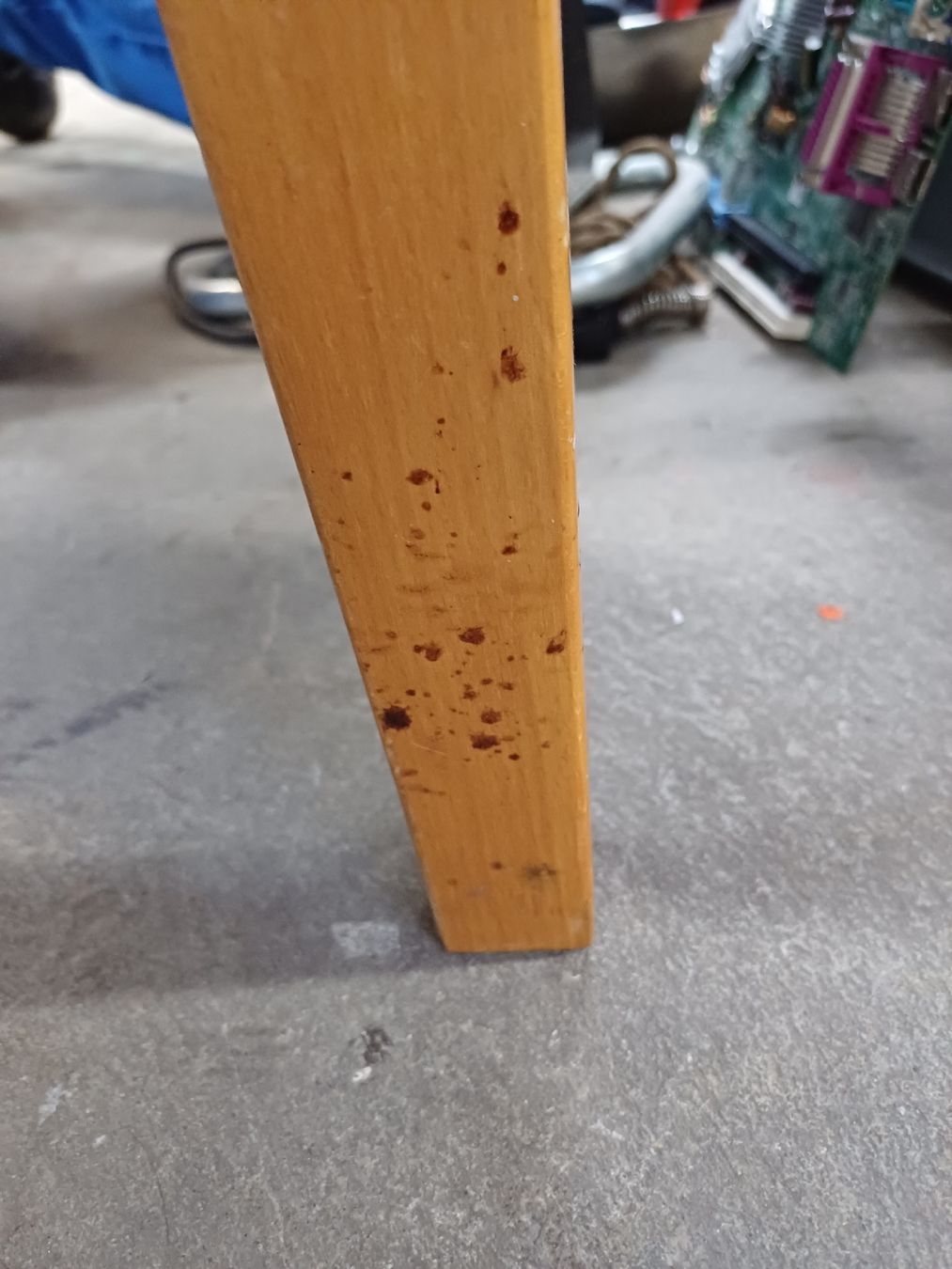Tavoli: Kleiner Holztisch – Difettoso da Wangenried venduto da Recycler94 5