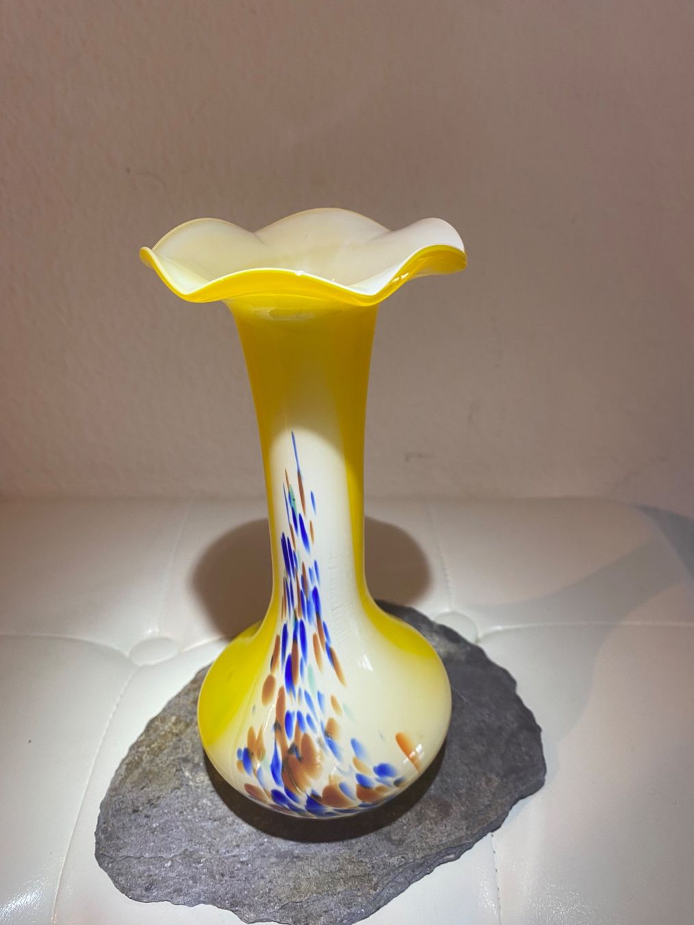 Murano Bicchieri: Gelbe Murano Glas Vase mit Farbklecksen – Nuovo (secondo la descrizione) da Männedorf venduto da Maru83