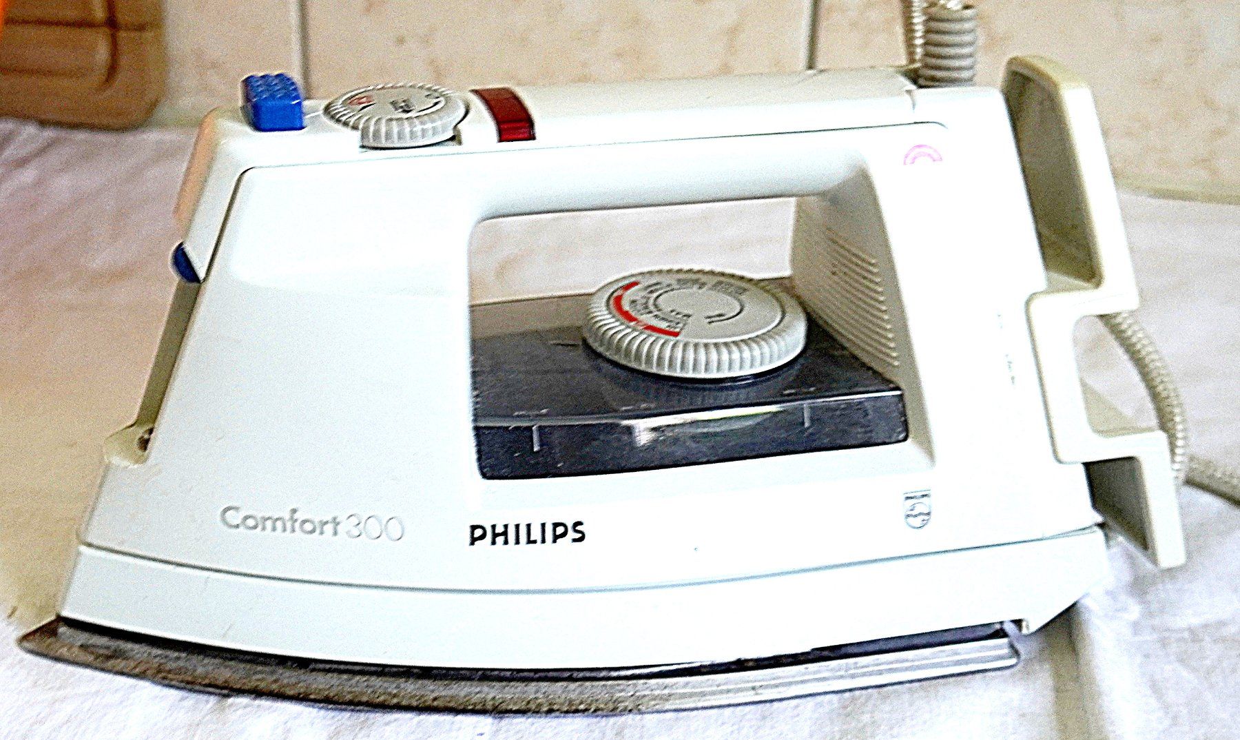 Philips Bügeleisen: Bügeleisen Philips Comfort 300 – Gebraucht aus Baar von 2cvbaar