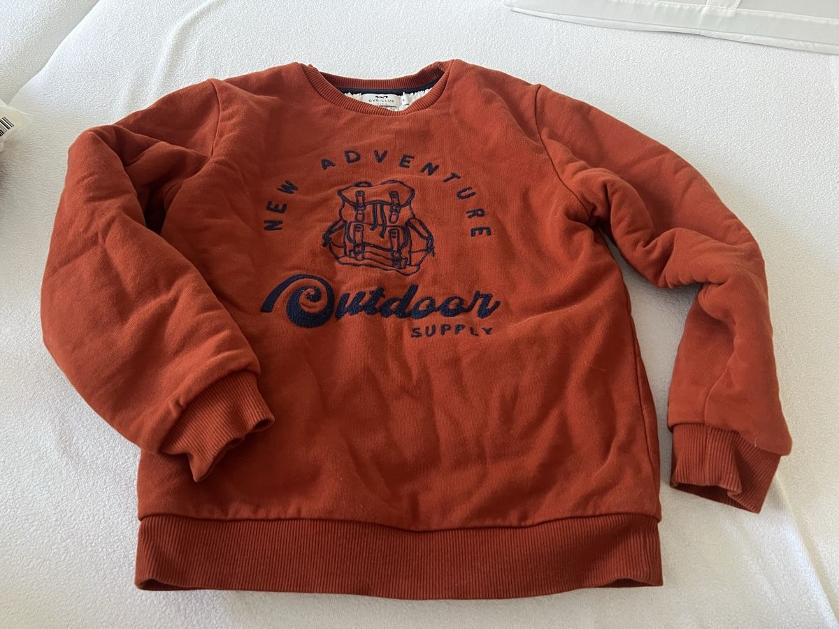 Cyrillus Lotti & Set di vestiti: 2 Sweat-pull cyrillus 6 -8 ans – Usato da Chene Bougeries venduto da Alorange