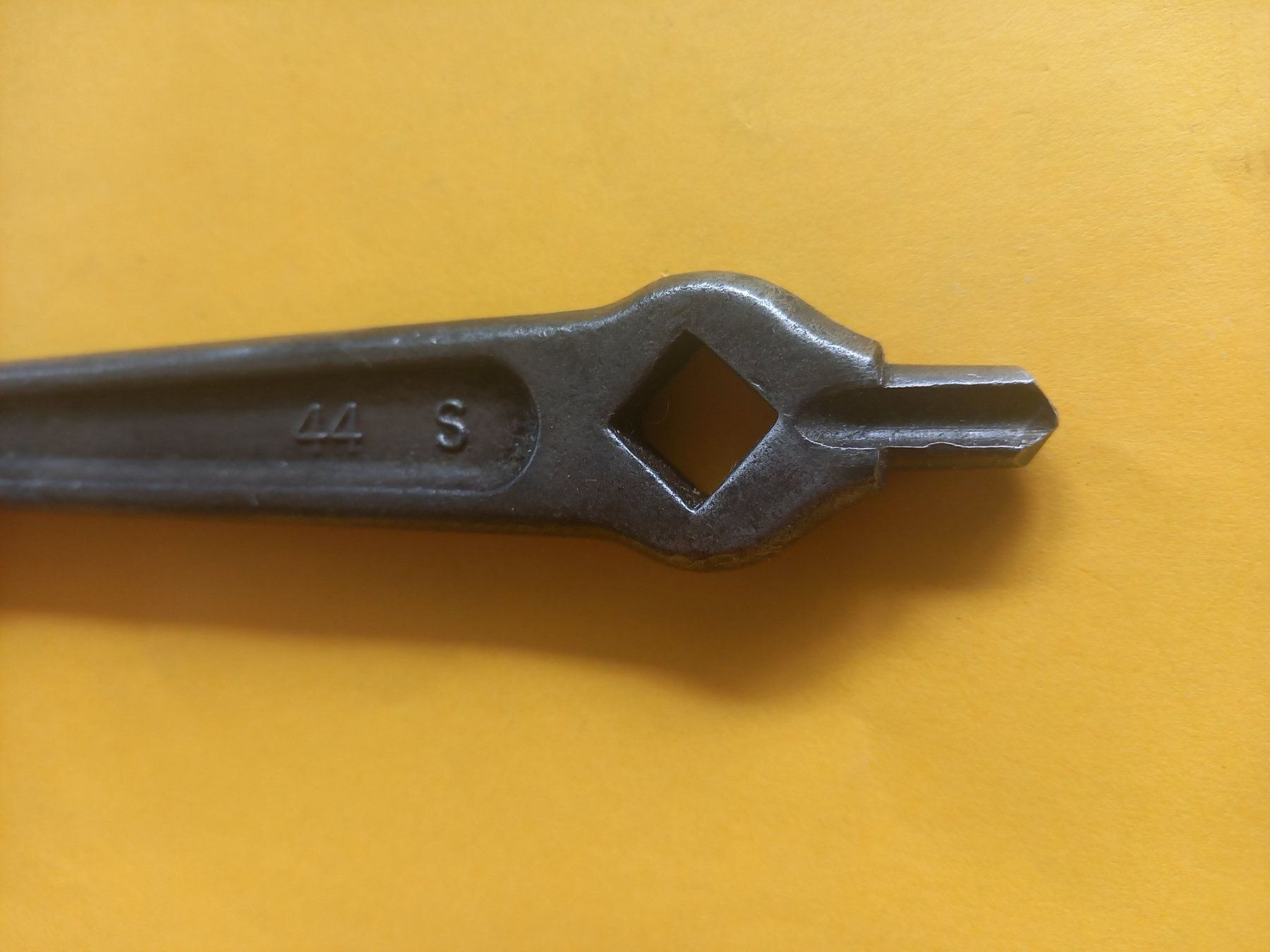 Tutti gli attrezzi: Clef ancienne à goujons Bigla – Usato da Rossens FR venduto da Souris1 1