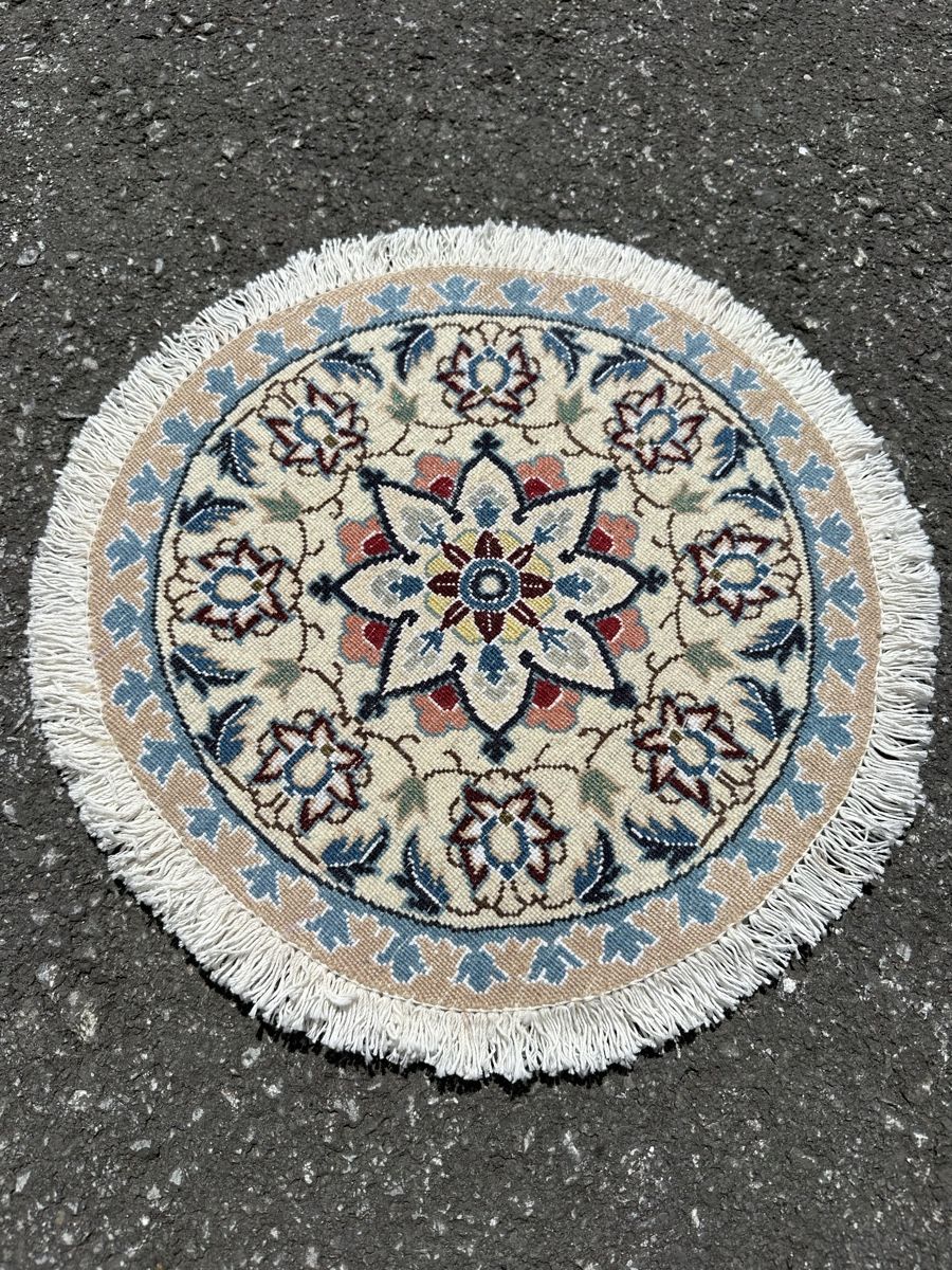 Teppiche: Rundteppich Blumenmuster neuwertig – Neu (gemäss Beschreibung) aus Schwende von weesli