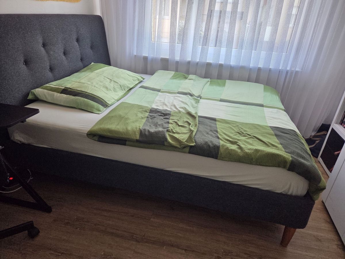 Ikea Betten: Bettgestell grau mit Lattenrost und Matratze – Gebraucht aus Thalwil von Shpre01