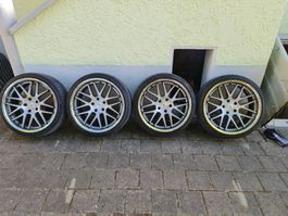 Satz 19-Zoll-Leichtmetallfelgen mit Sommerreifen