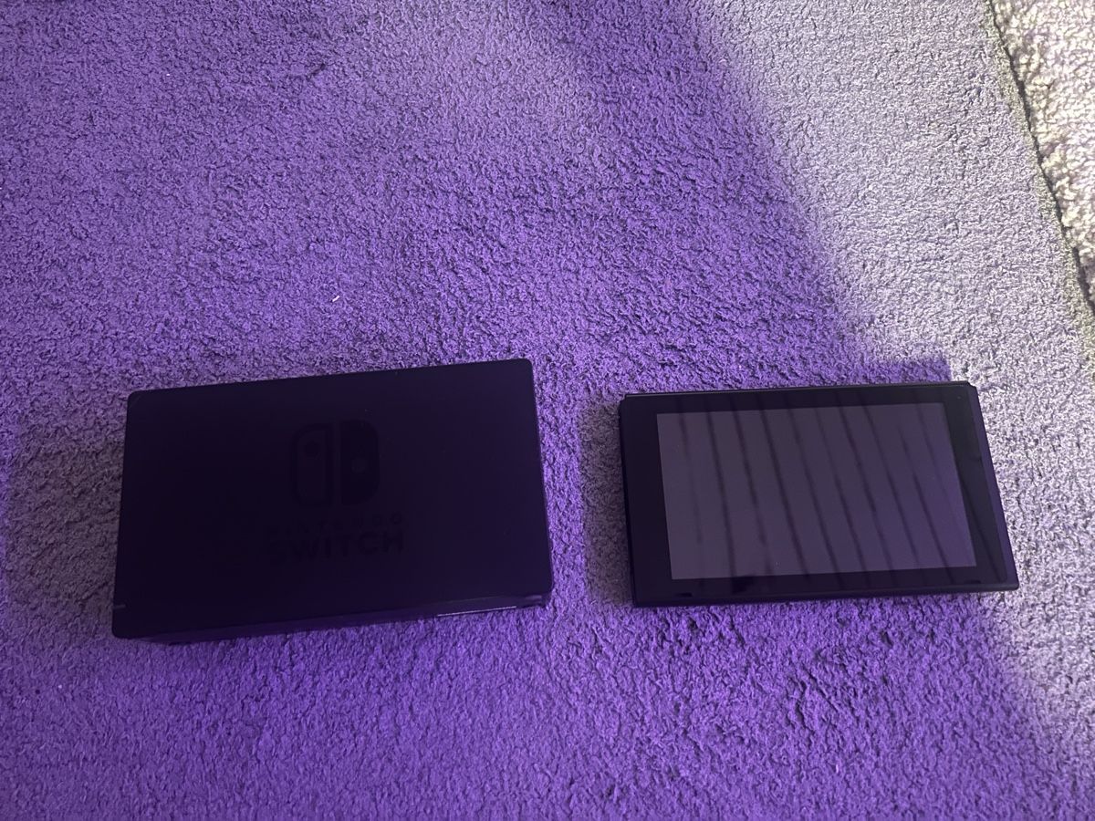 Nintendo Console: Nintendo Switch Konsole mit Dockingstation ohne Controller – Usato da Obergösgen venduto da mad_56fp