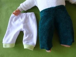 Puppenkleid. 2 Hosen für 35-40cm-Puppe. OHNE Puppe
