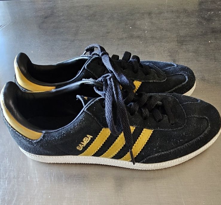 Adidas Scarpe da donna: Adidas Samba Uk4.5 kaum getragen – Usato da St. Gallenkappel venduto da masterglaus01
