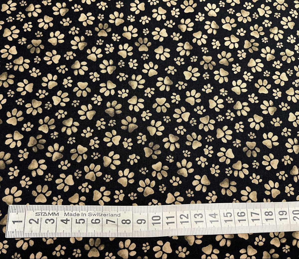 Stoffe: Patchworkstoff 3er Set bunte Pfoten – Neu (gemäss Beschreibung) aus Seuzach von KreativmitStoff 6