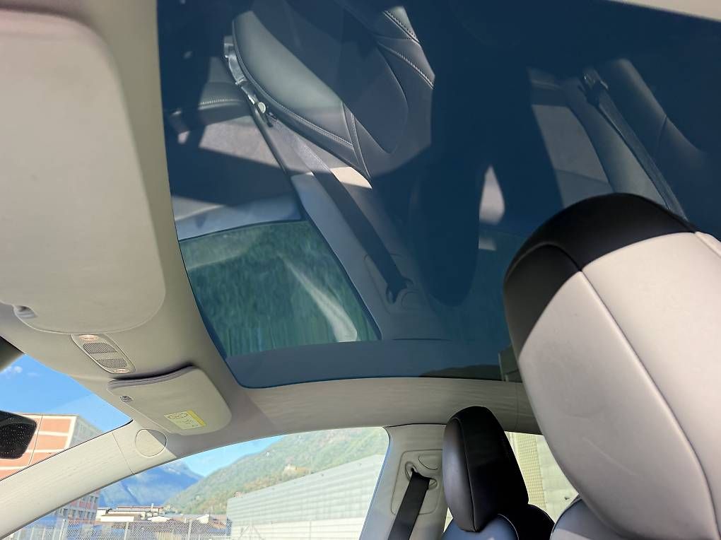 Autos: Tesla Model Y – Gebraucht aus Giubiasco von automobili72 7