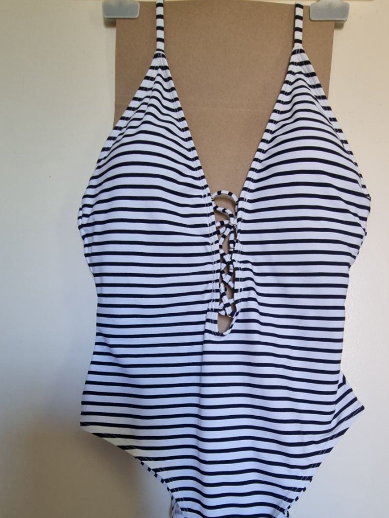 Maillots de bain & Bikinis: Badeanzug Gr. 38/40  Neu – Neuf avec emballage d'origine à Geroldswil par Agapanthus22