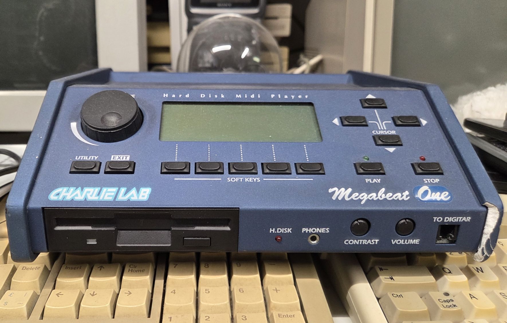 Strumenti musicali: Charlie Lab Megabeat One - Hard Disk Midi Player mit Floppy – Usato da Reinach BL venduto da _MasterK_ 2