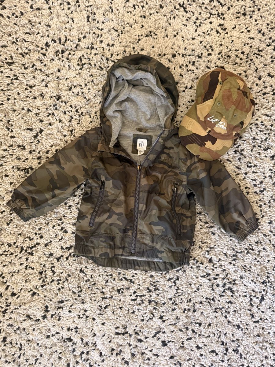 Gap Giacche: GAP Jacke mit Kappe, Gr. 86, Khaki Tarnmuster – Usato da Zürich venduto da Plant